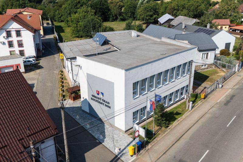 Obecný úrad a kultúrny dom Jastrabie nad Topľou