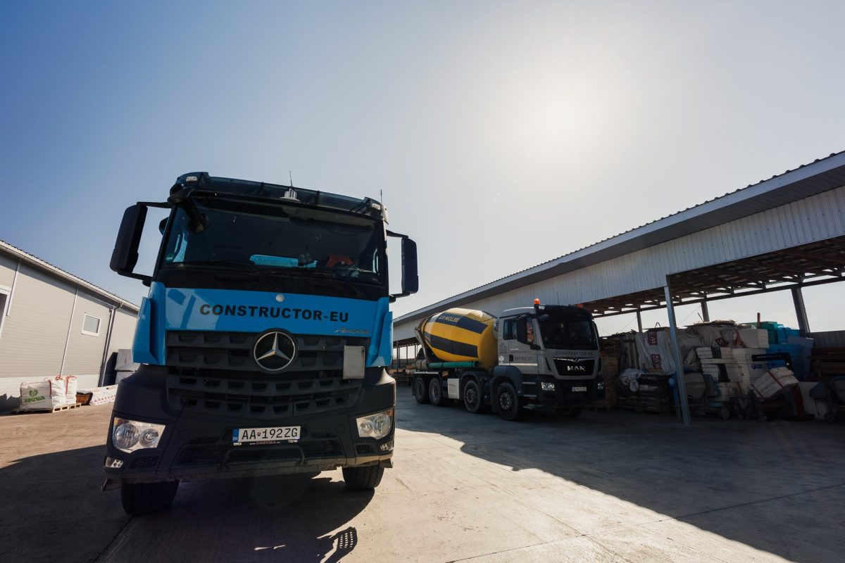 Photo of Constructor premises and machinery
