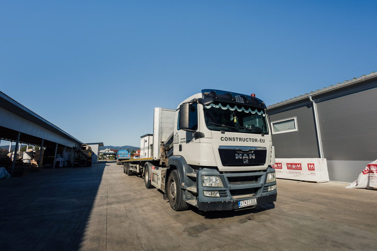 Photo of Constructor premises and machinery