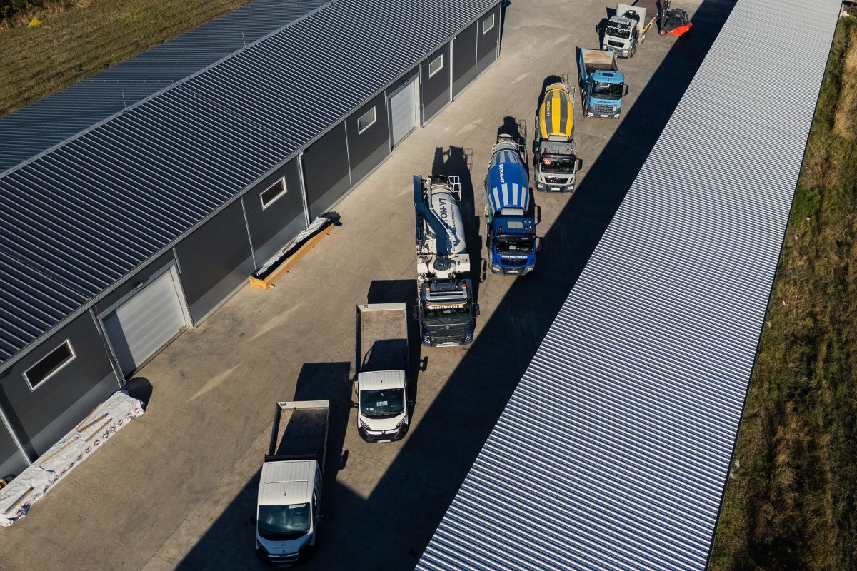 Photo of Constructor premises and machinery