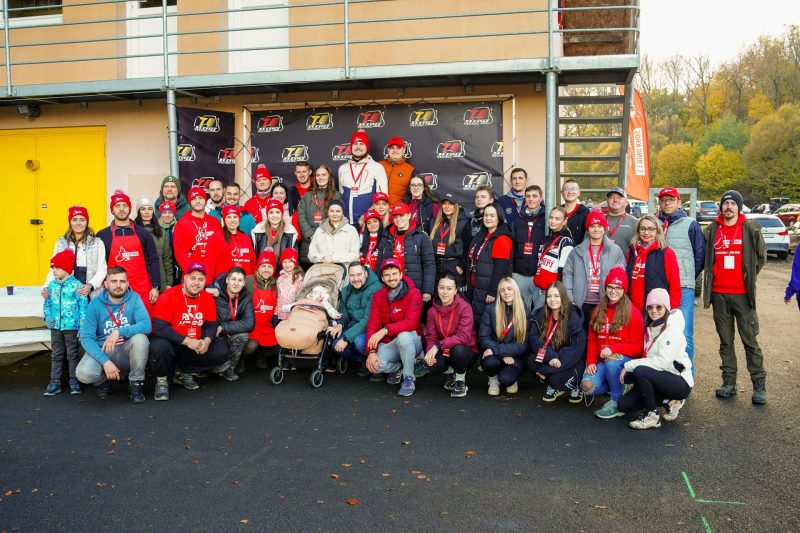 Organizátori a dobrovoľníci podujatia T1 Ring Kros